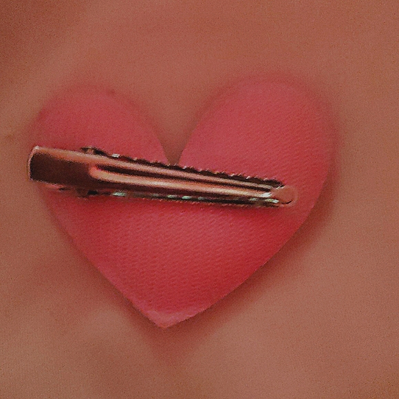A heart clip for your hair - Picture 2 of 2